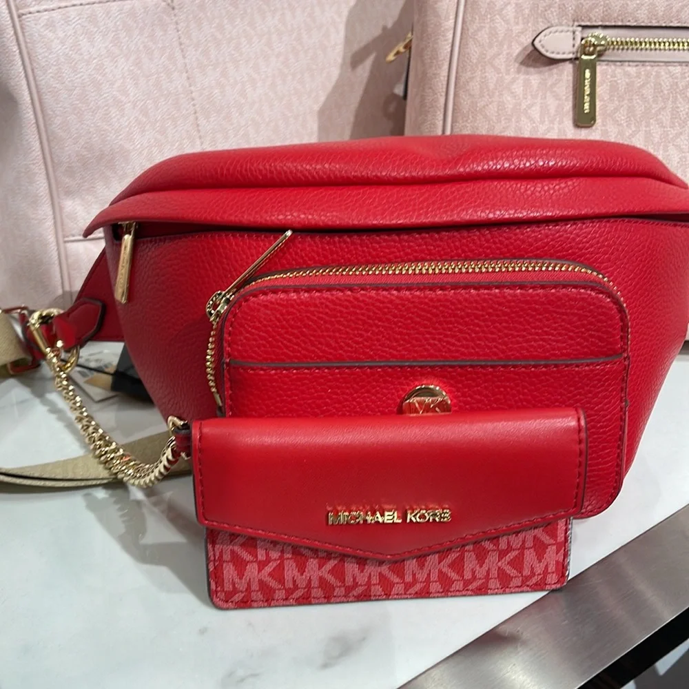 MICHAEL KORS
Maisie Large Pebbled Leather 2-in-1 Sling Pack
Bright Red
NWT - Picture 15 of 16